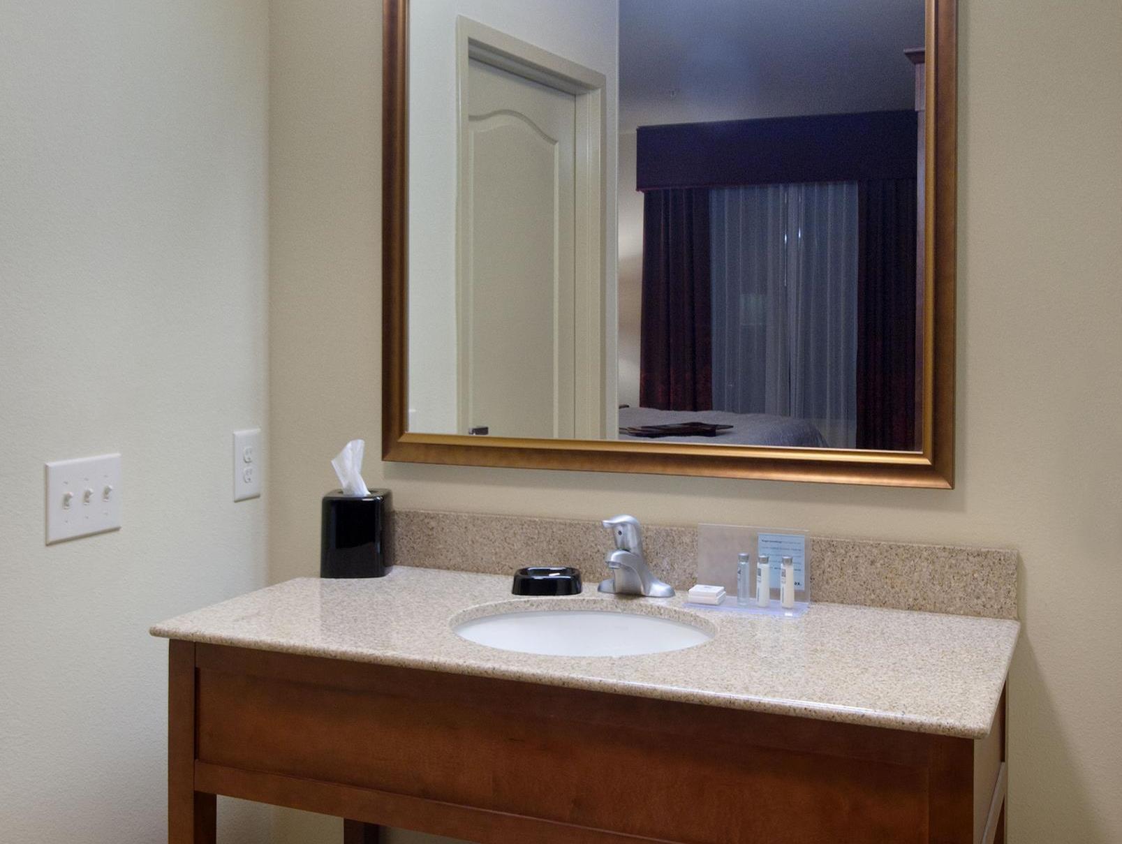 Hampton Inn & Suites Holly Springs Exterior photo