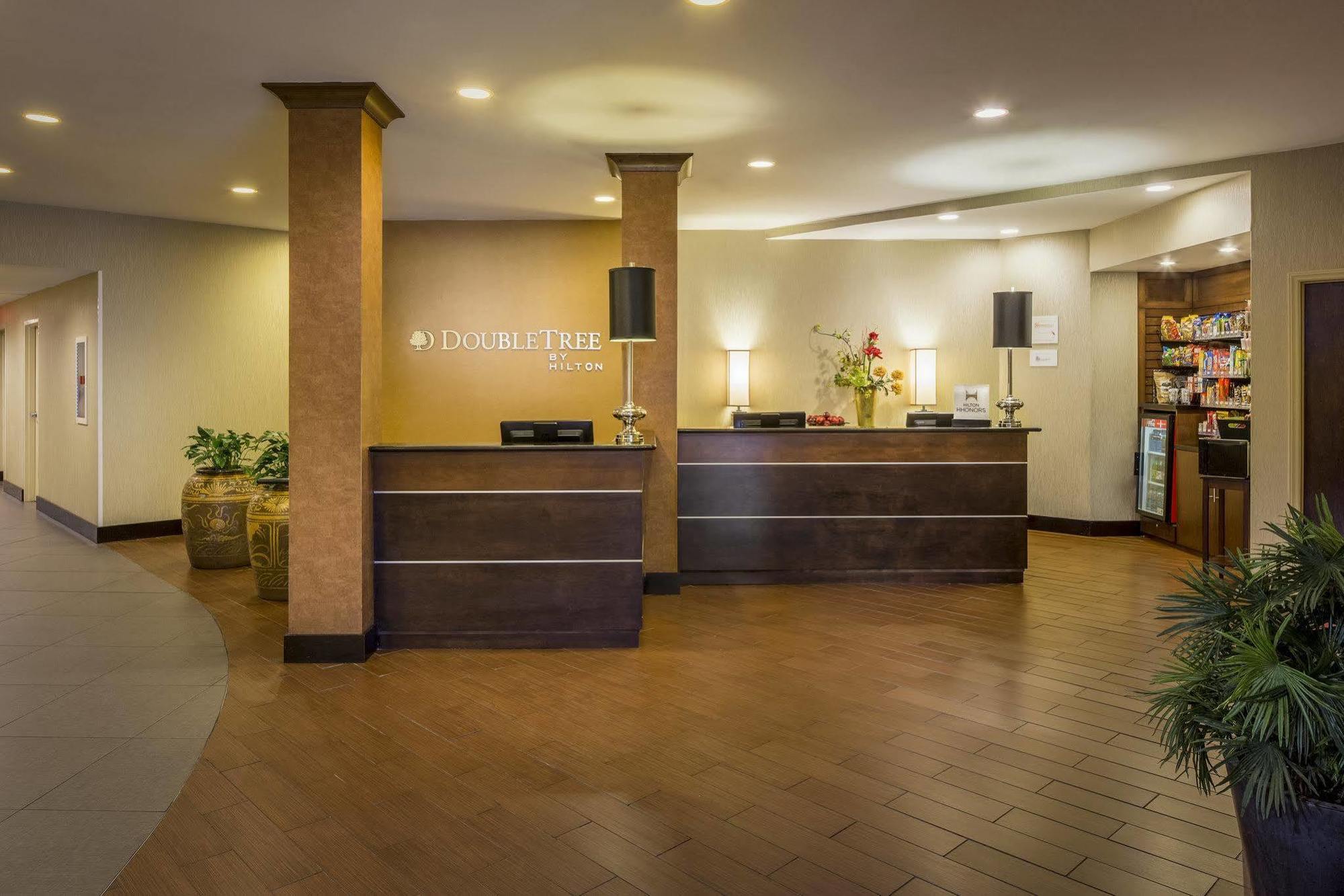 Hampton Inn & Suites Holly Springs Exterior photo